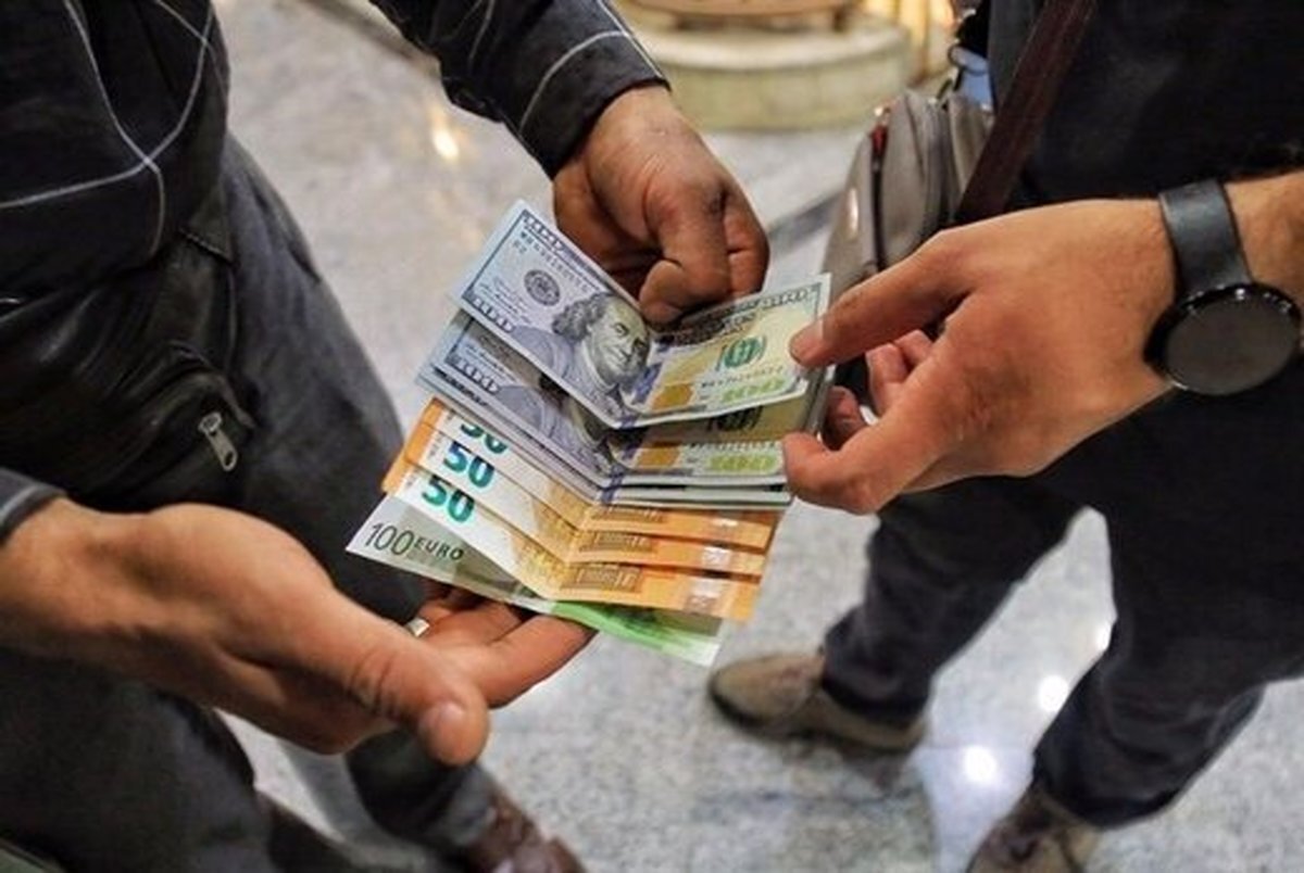 قیمت دلار رونمایی از مهمترین دلیل نوسان قیمت ارز/ فرزانی: دولت اجازه ارزانتر شدن قیمت دلار را نمیدهد