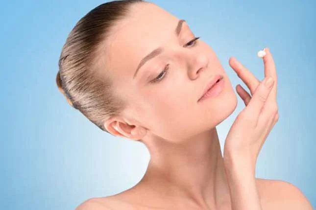  کرم لیفت صورت برای پوست های چرب : مزایا درمان ها و راهکارهای خانگی