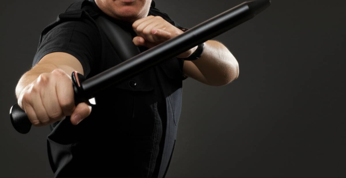 استفاده از سلاح سرد برای دفاع: قوانین، نکات ایمنی و حقوقی